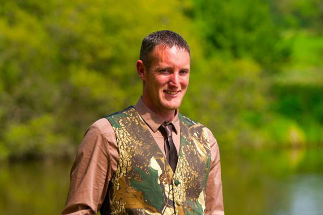 Man die als baby werd achtergelaten op luchthaven spoort ouders op