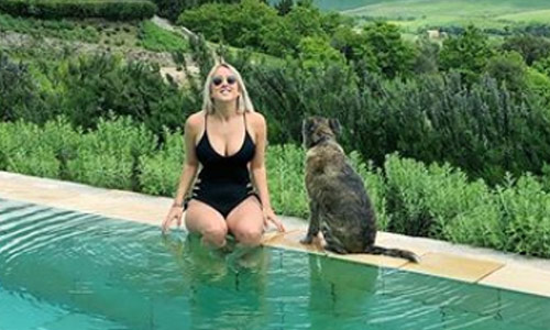 Kat Kerkhofs straalt in badpak, Joke van de Velde toont hoe lenig ze is en Pommeline deelt een pikant plaatje (foto’s)