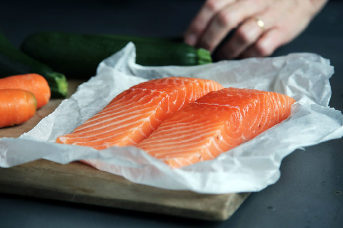 Acht miljoen Noorse kweekzalmen dood door algenplaag