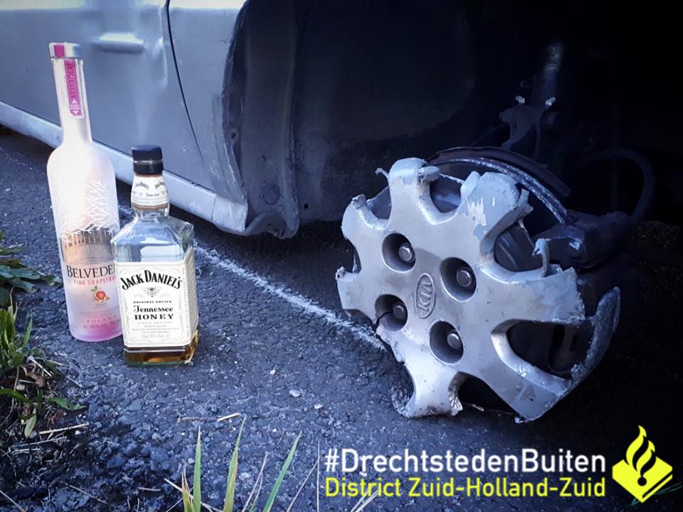 Politie betrapt man die zonder banden over de autosnelweg raast