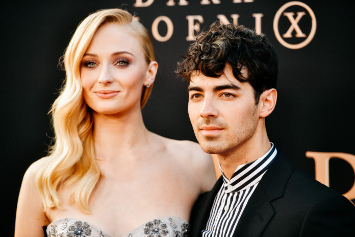 Sophie Turner bijna bedrogen door Joe Jonas: “Bizar hoeveel ze op mij lijkt”