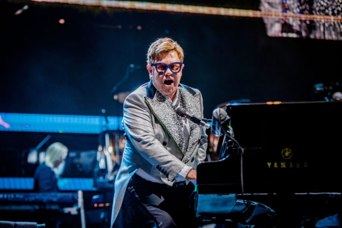 Elton John krijgt hoogste Franse onderscheiding