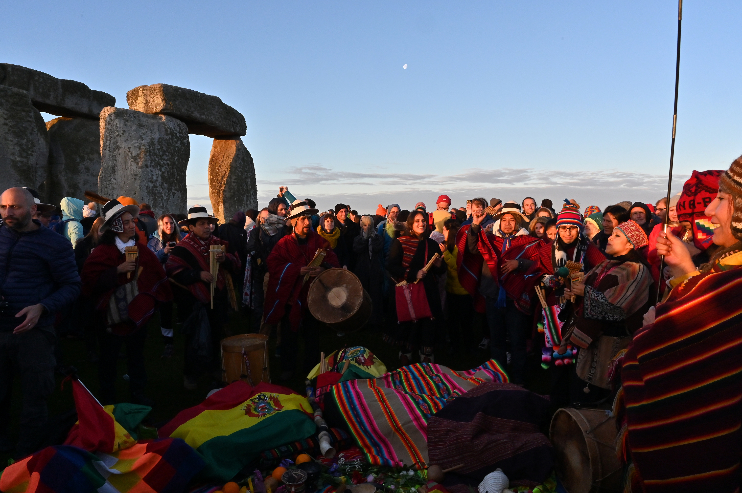 IN BEELD. Zo werd de zomerzonnewende gevierd in Stonehenge