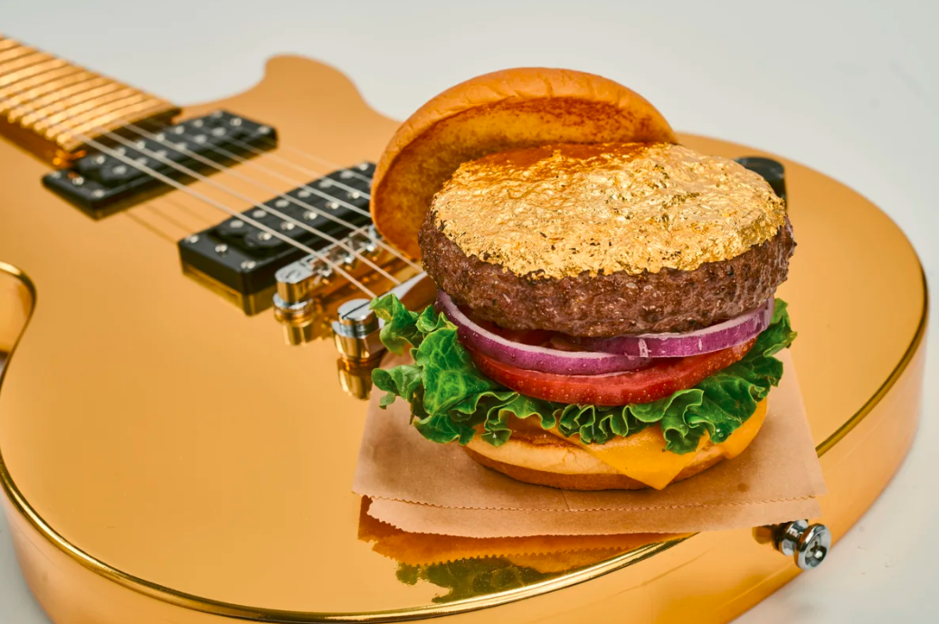 Hard Rock Café zet gouden hamburgers op het menu