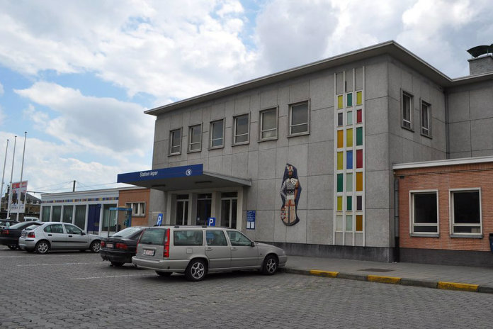 Man overlijdt na confrontatie met ‘Carapilsbende’ aan station Ieper