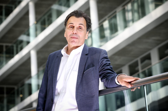 Christophe Deborsu werkt aan datingprogramma met Vlamingen en Walen