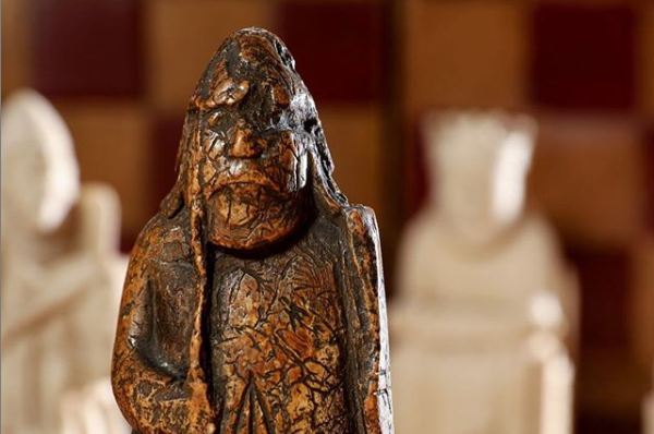 Verwaarloosd schaakstuk blijkt 1 miljoen pond waard te zijn