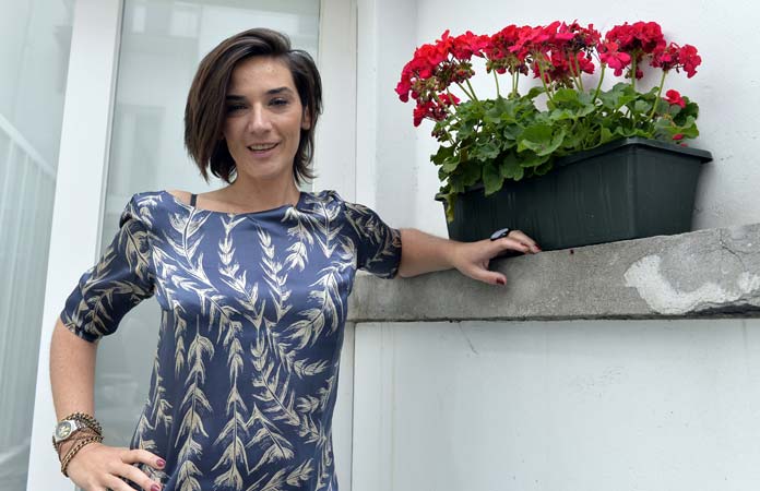 Karolien Debecker hekelt buren die gras afrijden op zondag