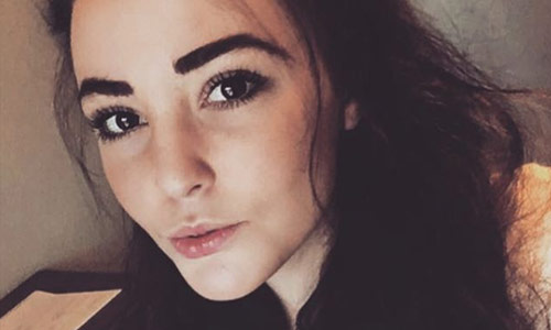 Pervert kijkt gewoon toe hoe 21-jarige webcamdame stikt door zijn levensgevaarlijke verzoeken