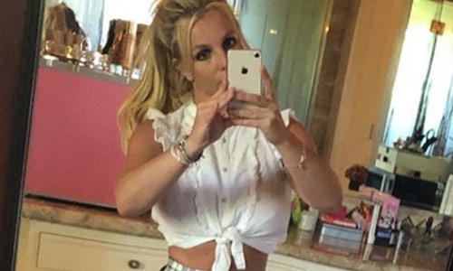 WOOPS: Zie jij waarom fans denken dat Britney Spears heeft liggen knoeien met Photoshop? (foto)