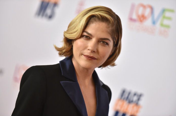 Zo ziet actrice Selma Blair eruit na haar MS-behandeling, maar ze blijft positief