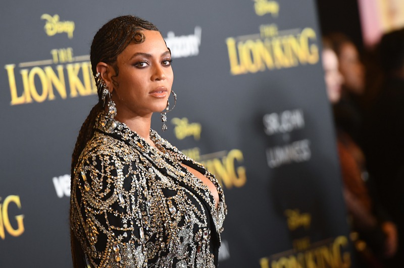Beyoncé werd afgezonderd op de set van ‘The Lion King’: “Ze hebben haar zelfs op de groepsfoto gephotoshopt”