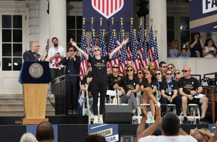 “Voetbalsters VS beter betaald dan hun mannelijke collega’s”