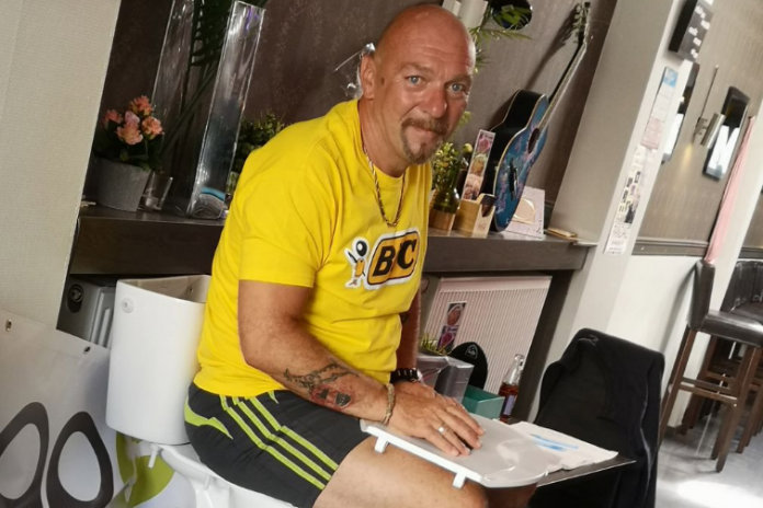 BIZAR. Oostendenaar gaat voor nieuw wereldrecord op de wc zitten