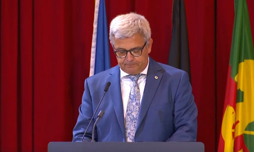 Vlaams Parlementsvoorzitter Kris Van Dijck onder vuur na schandaaldossier van P-magazine rond escortmeisje (video)