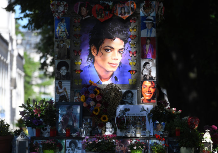 Michael Jackson-fanclubs slepen beschuldigers uit ‘Leaving Neverland’ voor de rechter