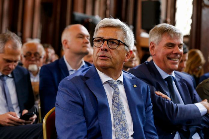 Kris Van Dijck en escorte dienen verschillende klachten in