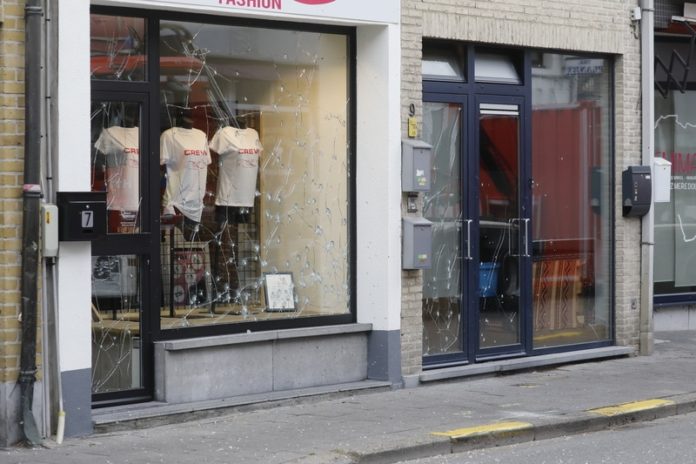 Gemeente Willebroek bekijkt maatregelen na granaataanval op shishabar