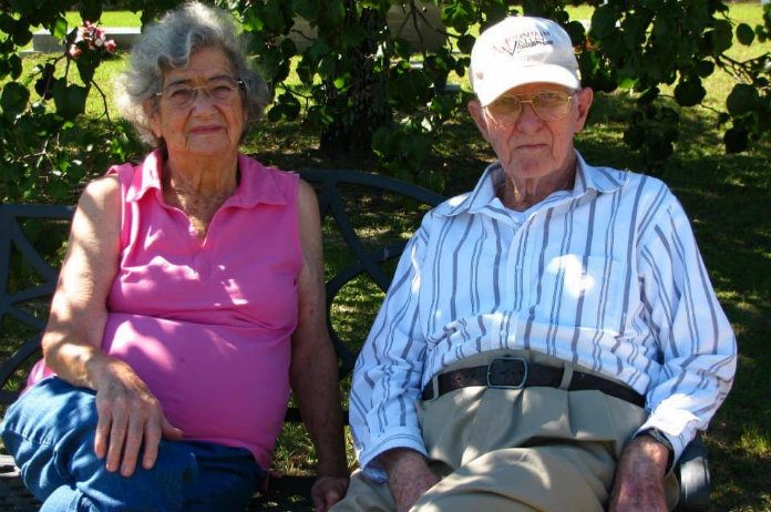 Ware liefde! Na 71 jaar huwelijk sterft echtpaar op dezelfde dag