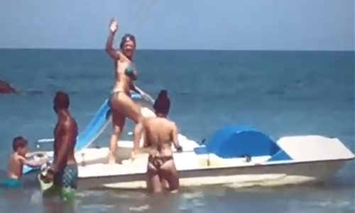 Olga en Ella Leyers genieten in bikini en Miley Cyrus doet DIT wanneer ze alleen thuis is (foto’s/video)