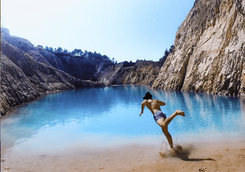 Instagrammers ziek door giftig turquoise meer: “Het was het waard”