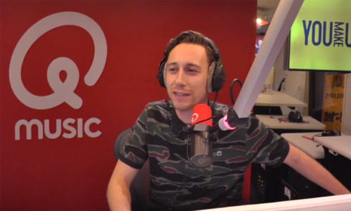 Luisteraar deelt gênant verhaal: “Ik heb per ongeluk naaktfoto’s van mijn vriend naar de JUF van mijn zoontje gestuurd” (video)