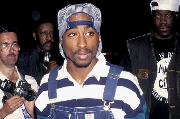 BIZAR. Amerikaan ontslagen omdat hij zijn liefde voor Tupac te veel uitte