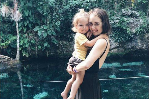 Ex-veganist voedt haar zoontje alleen nog maar vlees