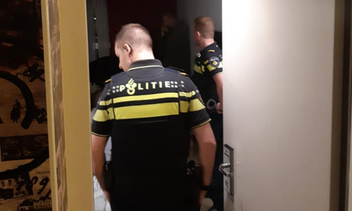 Gezochte bagagedief bezoekt prostituee op Amsterdamse Wallen. Maar de politie ligt op de loer… (foto)