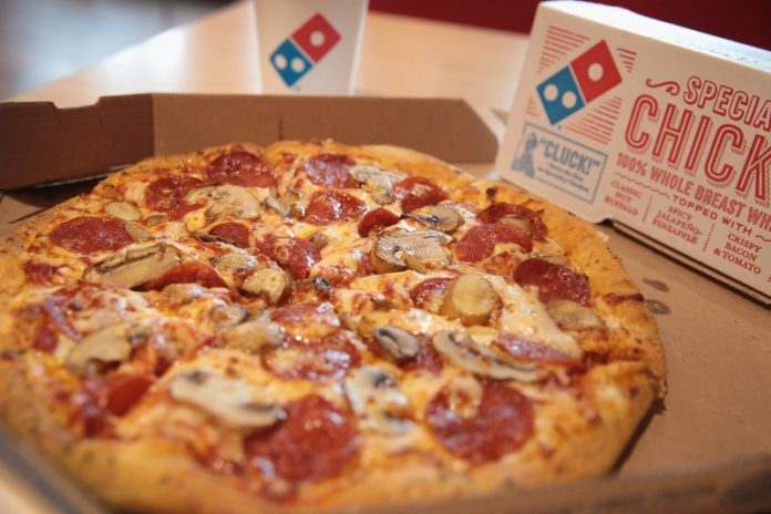 Domino’s-medewerker maakt de perfecte pizza… in slechts 27 seconden