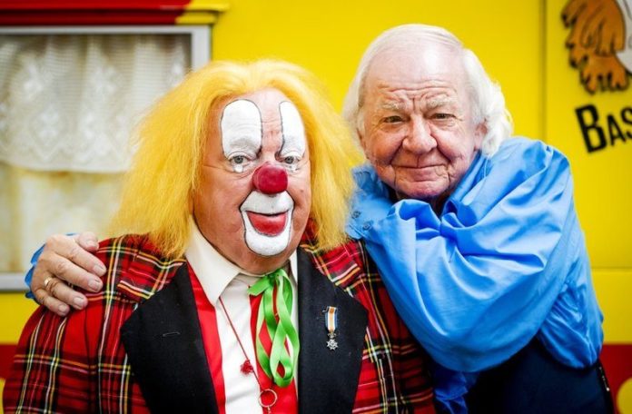 Familie maakt zich zorgen om de gezondheid van clown Bassie