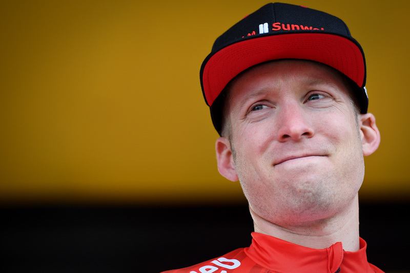 Wielrenner Jan Bakelants haast zich naar ‘De stoel’, maar ziet dan vergissing in