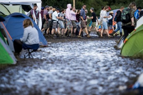 Drie op vier festivalgangers draagt darmbacteriën op handen