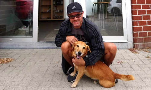 Wat deze dakloze man voor zijn hond ‘Bobke’ deed, is te mooi voor woorden (foto)