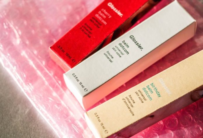 Cultmerk Glossier komt naar Londen