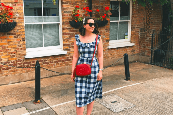 Britse influencer toont enkel kleding die haar vriendje haat