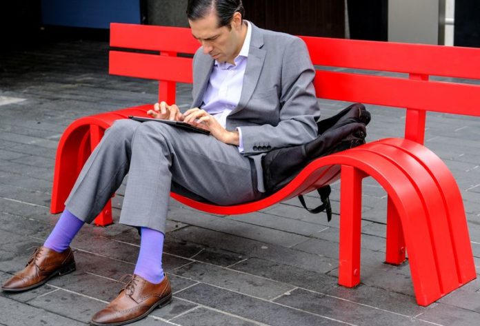 “Hoger risico op overlijden als je meer dan 9 uur per dag neerzit”