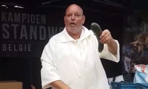 Antwerpse marktkramer gaat viraal met GEWELDIG verkooppraatje (video)