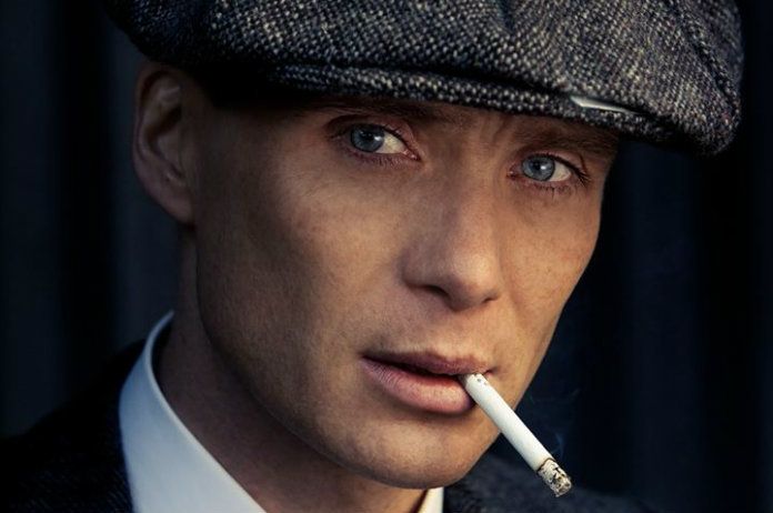 WOW. Acteurs ‘Peaky Blinders’ onthullen hoeveel sigaretten ze moesten roken tijdens de opnames