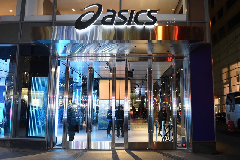 Asics verontschuldigt zich voor porno op schermen aan winkel in Nieuw-Zeeland
