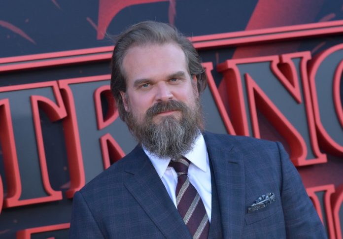 Relatiegeruchten David Harbour en Lily Allen zwellen aan