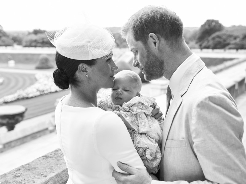 Prins Harry, Meghan en Archie starten eerste gezinsreis naar Afrika