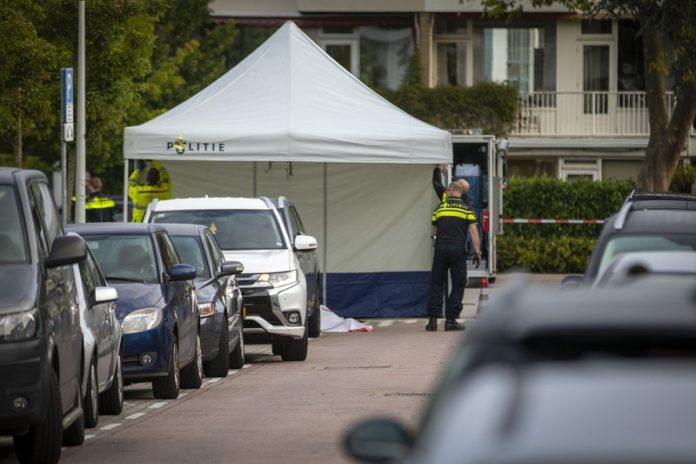 Advocaat kroongetuige in groot maffiaproces op straat doodgeschoten in Amsterdam