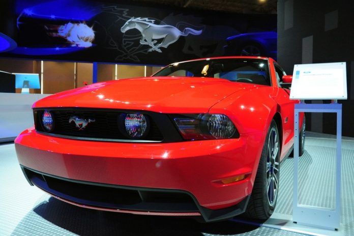 Ford Mustangs verbreken wereldrecord in Lommel