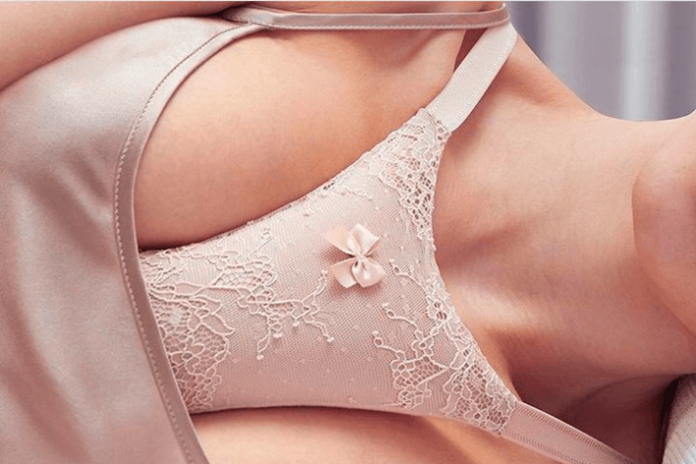 BIZAR. Je kan nu een kussen voor je borsten kopen