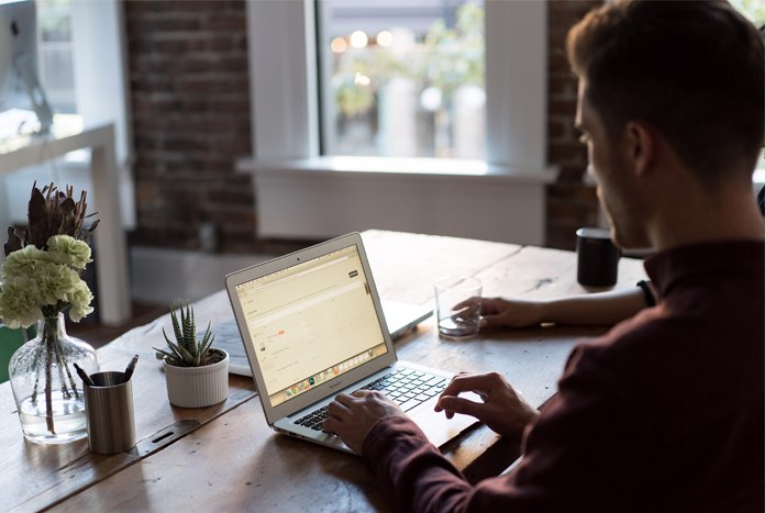 Vier situaties die je herkent als je van thuis uit werkt