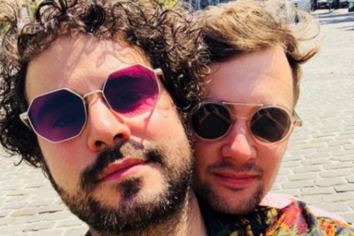 Riadh Bahri vertelt over overspel ex-vriend met een vrouw: “Hoe fucked up is de wereld?”