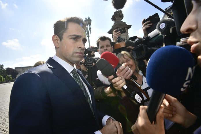 Van Grieken: “In 2024 grootste partij worden om zelf stok van informateur te krijgen”