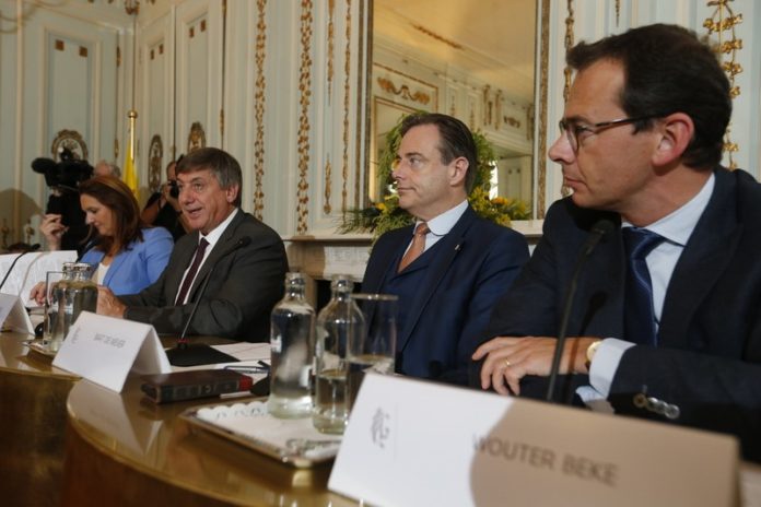 N-VA, Open Vld en CD&V stellen Vlaams regeerakkoord voor