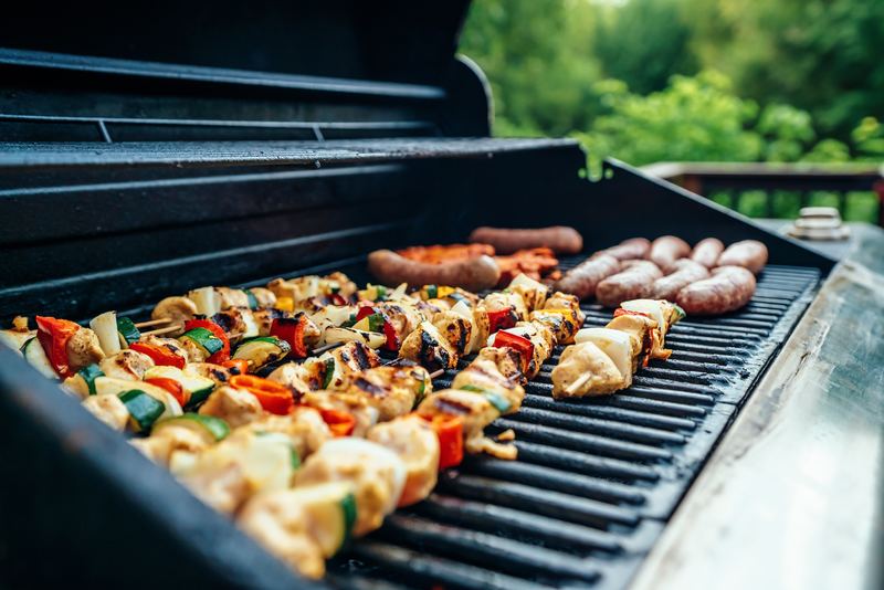 Veganiste klaagt buren aan voor barbecuegeur